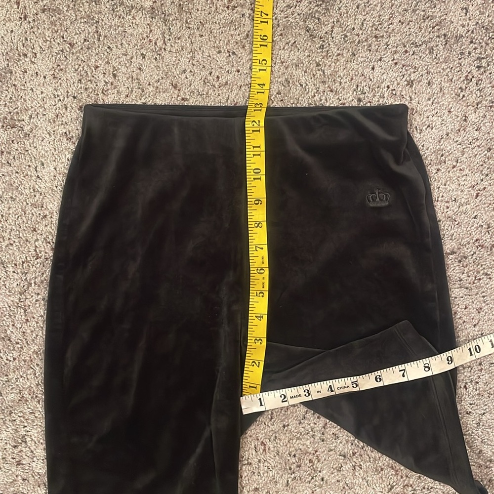 Juicy‎ Couture Black High Rise Velour Biker Shorts Size Medium - Picture 7 of 7